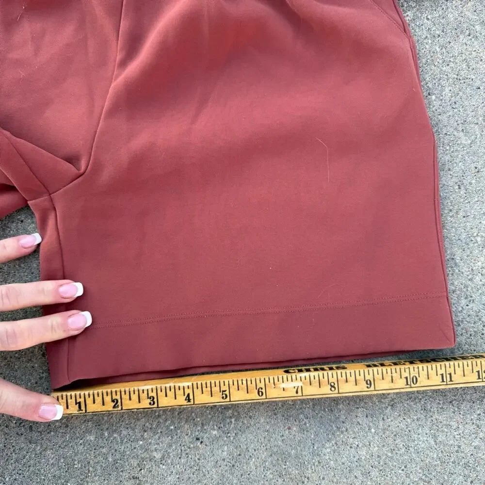 Lululemon Noir Short 5.5